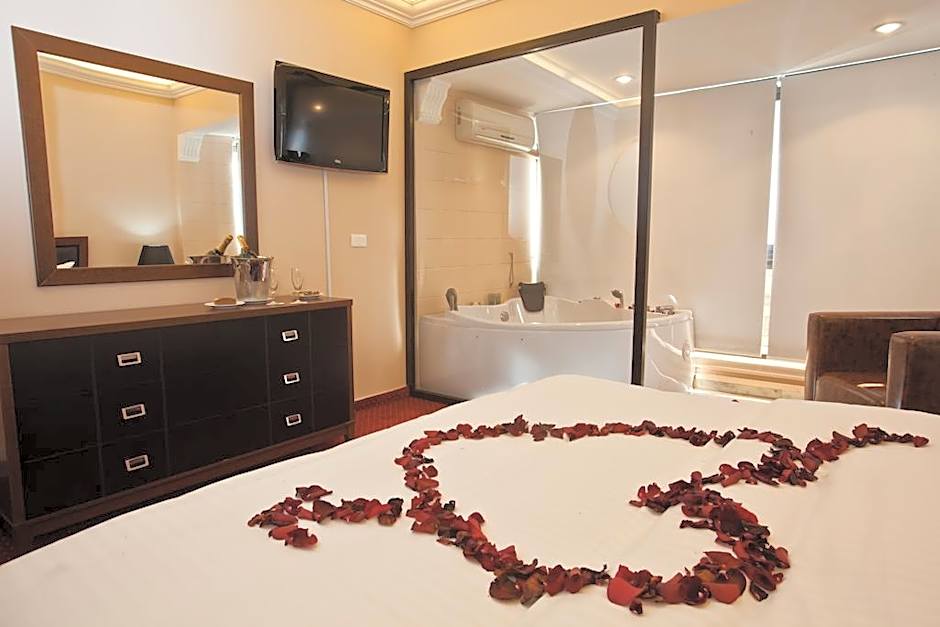 Queens Land Hotel