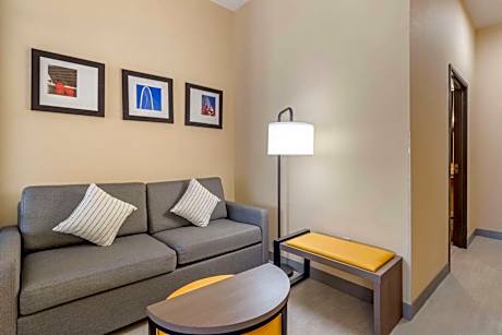 2 Queen Beds Suite Nonsmoking Accessible