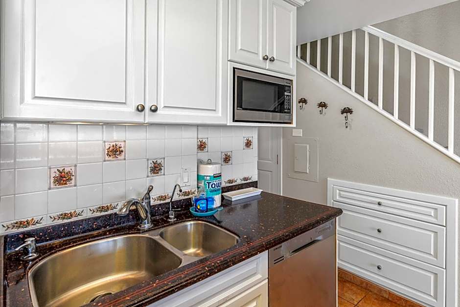 Updated 2bd 2ba Maui Vista Condo with Ocean View