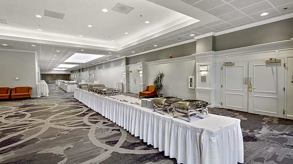 Holiday Inn Chicago Northwest/Crystal Lake/Convention Center