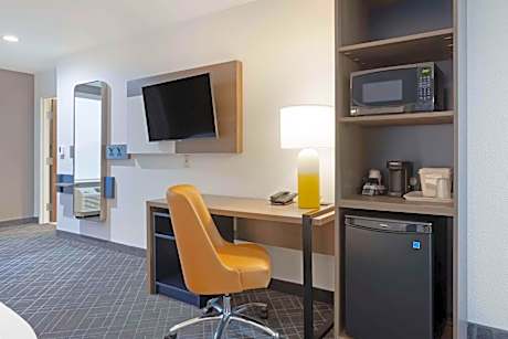 Quadruple Room with Two Queen Beds - Disability Access/Non Smoking/Interior Hall