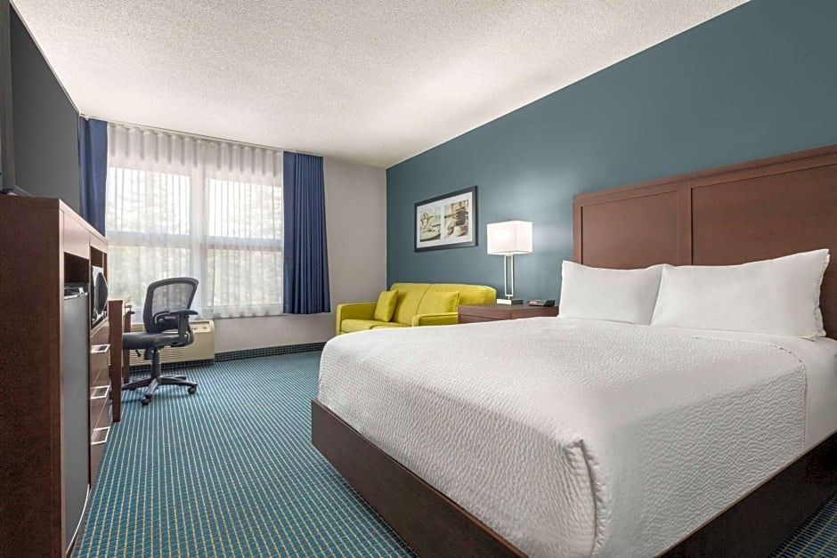 Days Inn by Wyndham Sarnia Harbourfront