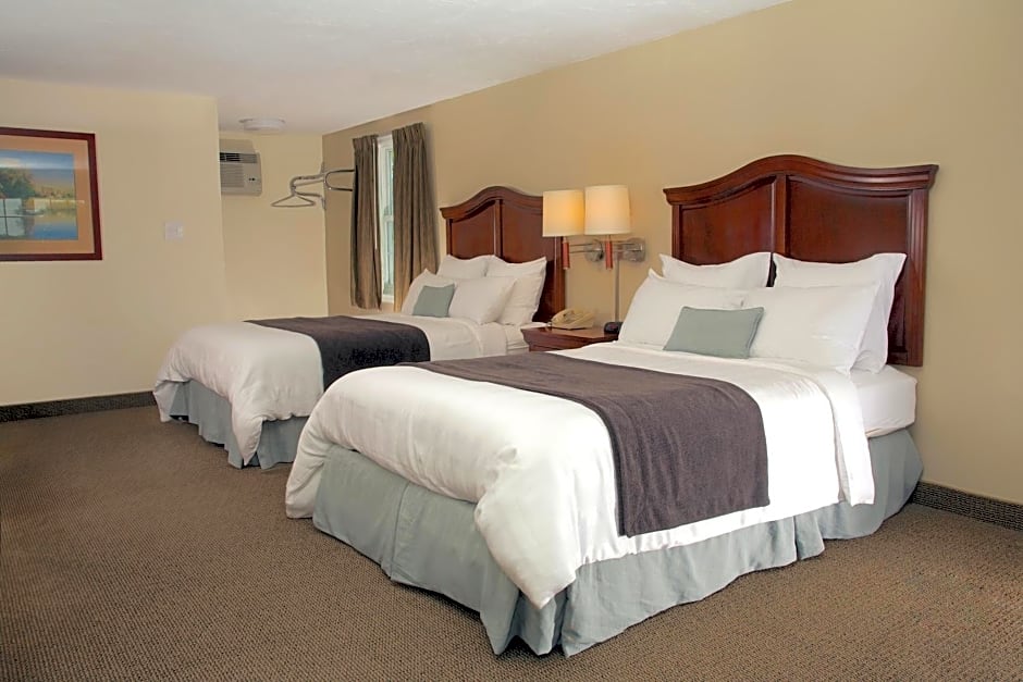 Holiday Hill Inn & Suites
