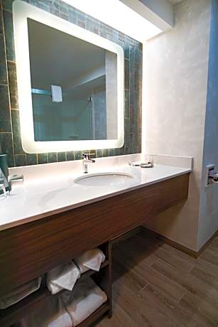 Deluxe King Room with Mountain View, Non-Smoking