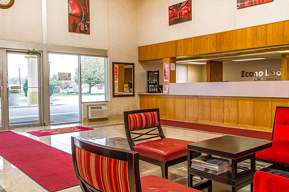Econo Lodge Inn & Suites Bloomington