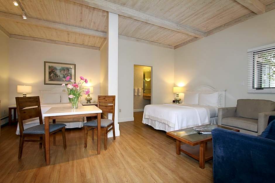 Lobos Lodge