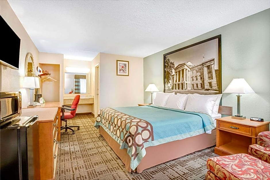 Super 8 by Wyndham - Crabtree Raleigh