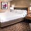 Holiday Inn Hotel & Suites Warren