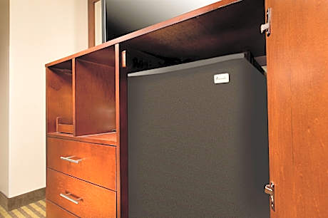 1 King Bed Standard Comm Access Tub