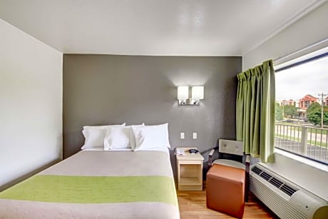 Queen Room - Disability Access - Roll in Shower