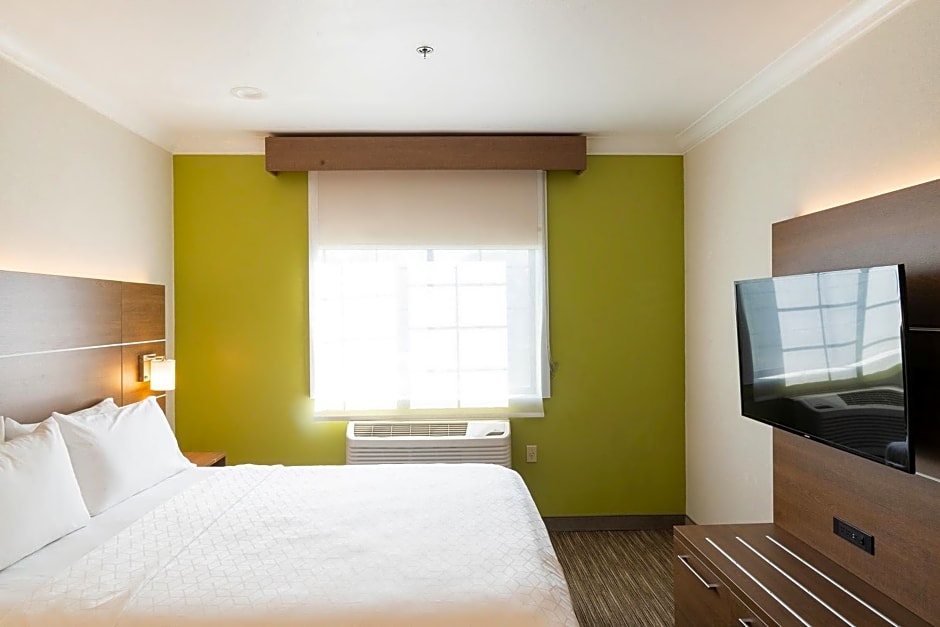 Holiday Inn Express & Suites Davis - University Area