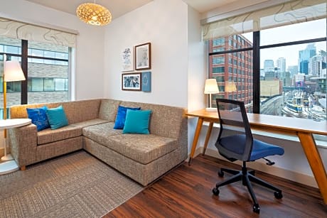 1 Bedroom Suite, 1 King, Sofa bed