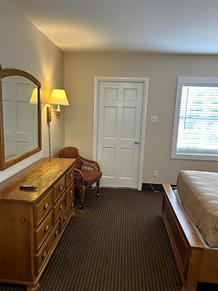 The Admiral Hotel/Motel