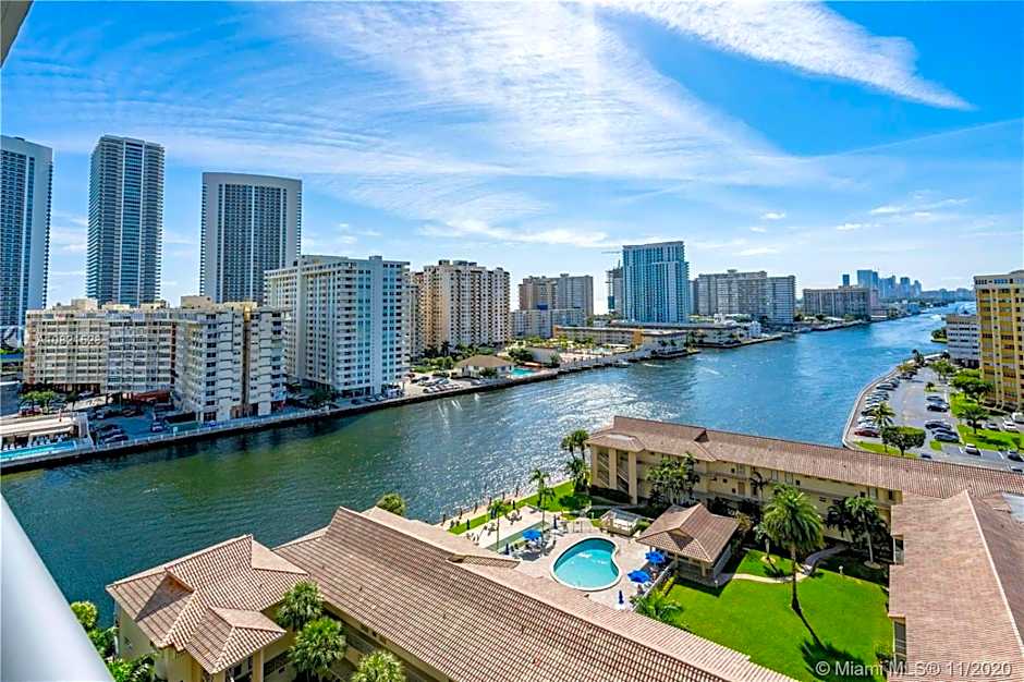 Water View Building With Pool - 5-Min Walk To The Beach