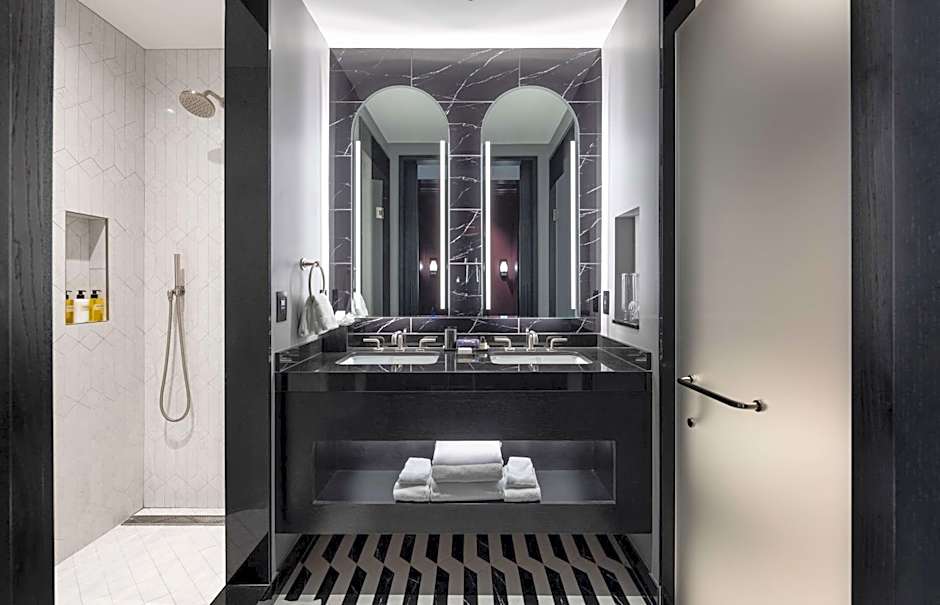 Daxton Hotel Birmingham, Curio Collection by Hilton