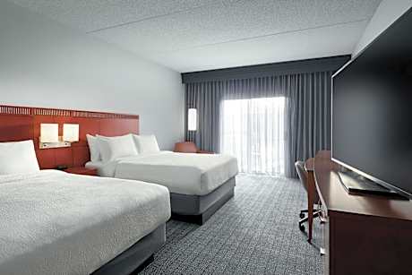 Queen Room with Two Queen Beds - Hearing Accessible