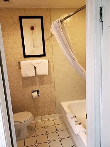 Hawthorn Suites by Wyndham Detroit Warren