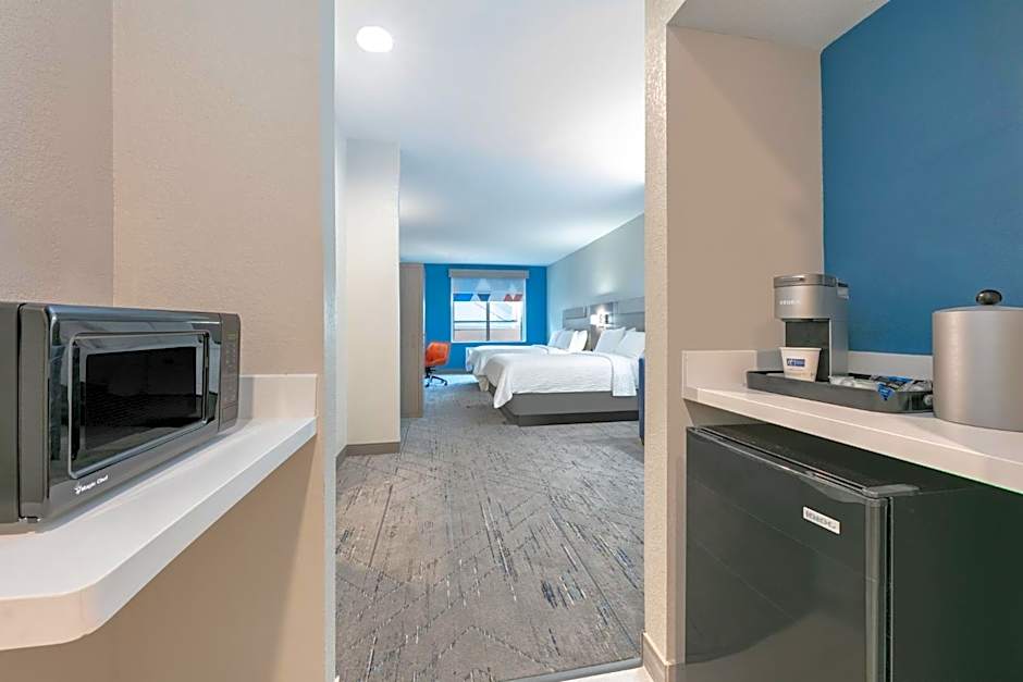 Holiday Inn Express Hotel & Suites Winnie