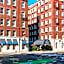 Sheraton Commander Hotel