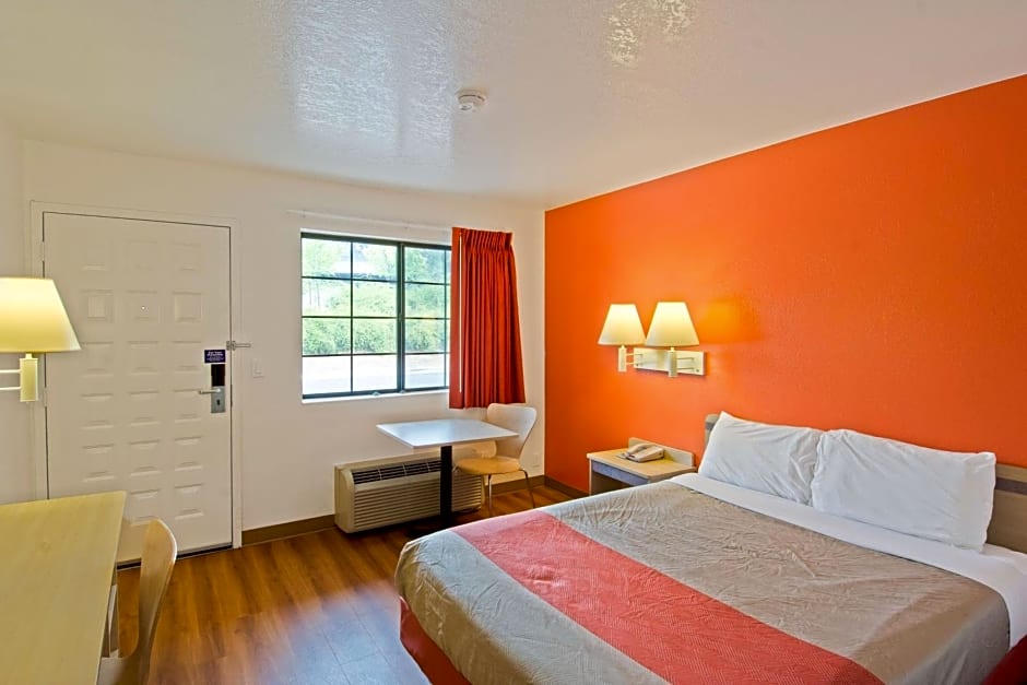 Motel 6 Redding South