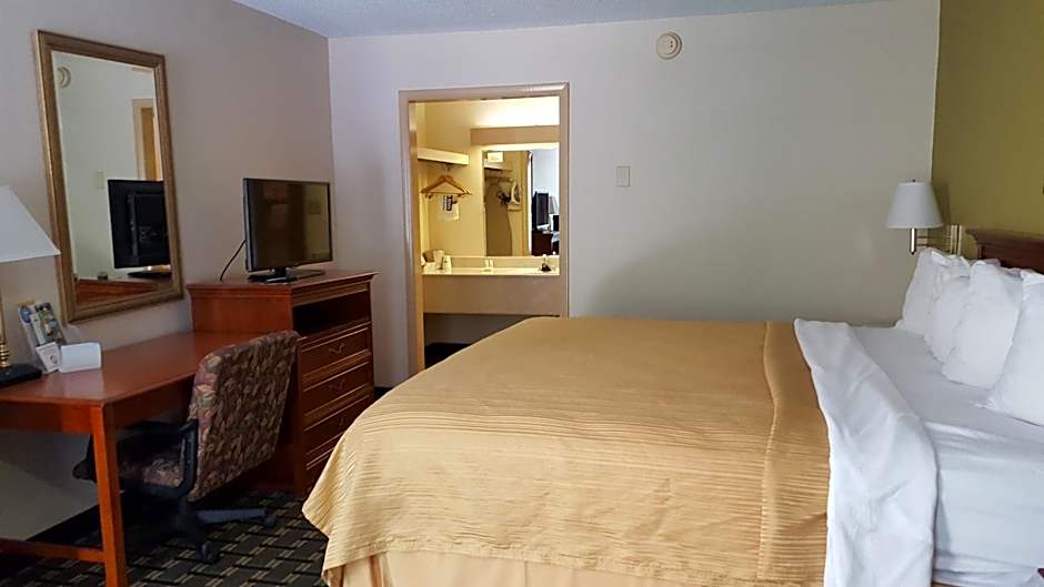 Days Inn & Conf Center by Wyndham Southern Pines Pinehurst