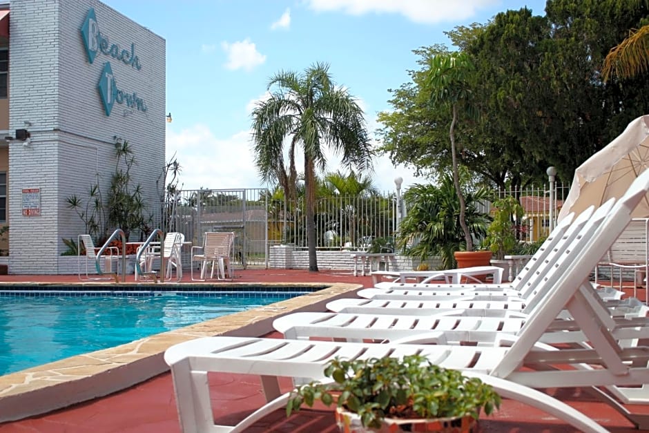 Beach and Town Motel