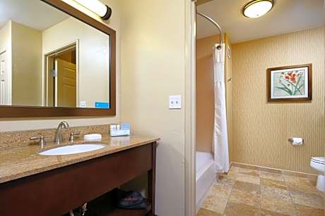 One-Bedroom Queen Suite with Two Queen Beds - Non-Smoking