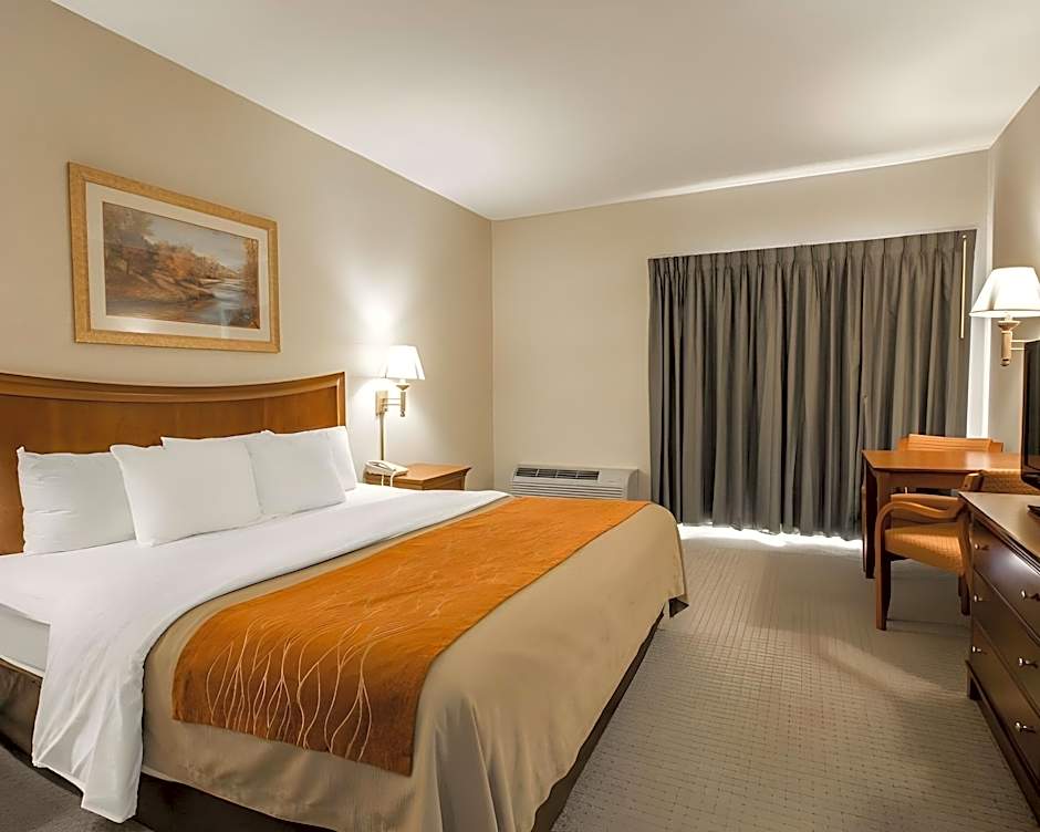 Rodeway Inn & Suites On The River