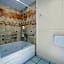 Econo Lodge Inn & Suites