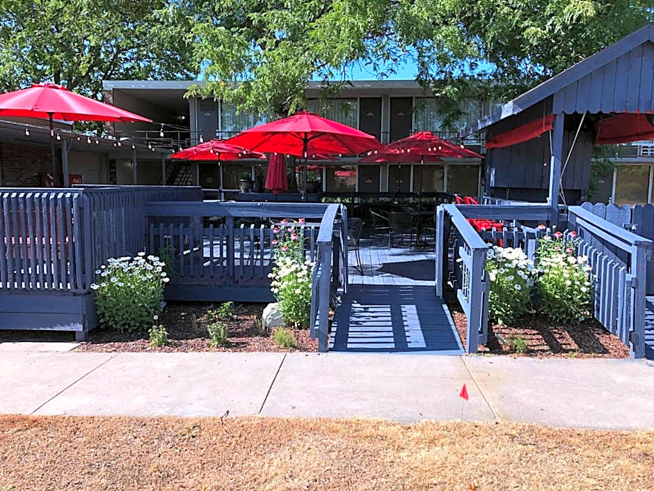 Norfolk Country Inn and Suites