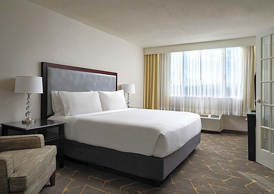Holiday Inn & Suites Marlborough, an IHG Hotel 