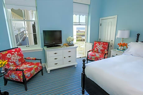 One King Bed | Town Side