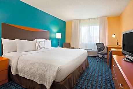 King Room with Roll-in Shower - Mobility and Hearing Accessible