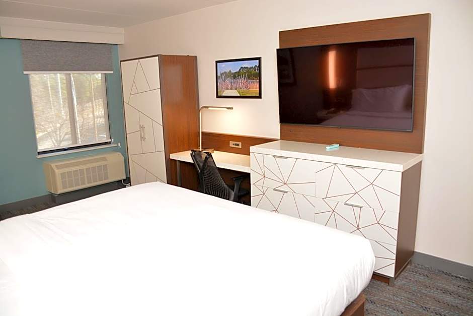 Four Points by Sheraton Fayetteville Fort Liberty