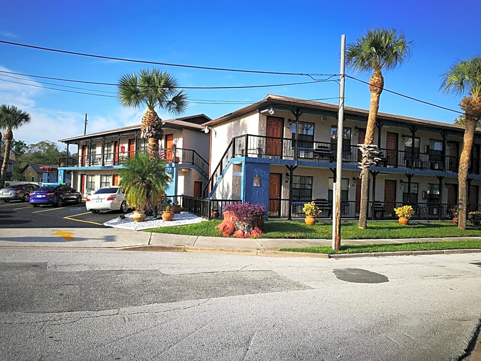 Merida Inn & Suites