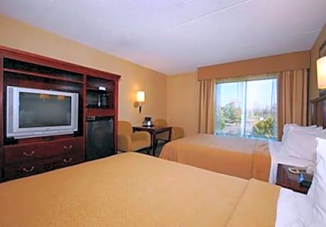 Queen Room with Two Queen Beds - Accessible/Non-Smoking
