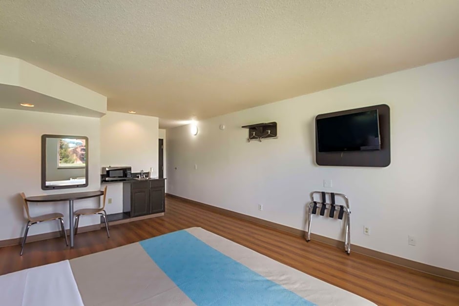Motel 6-Rothschild, WI