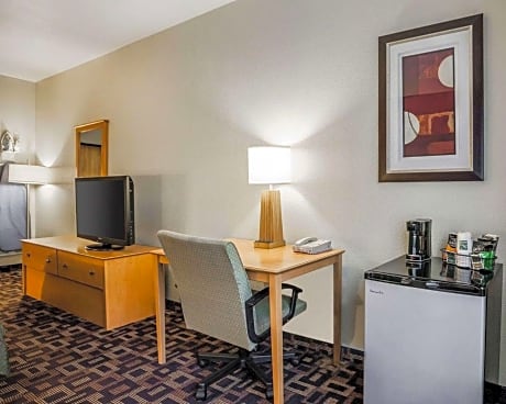 Queen Room - Accessible/Nonsmoking