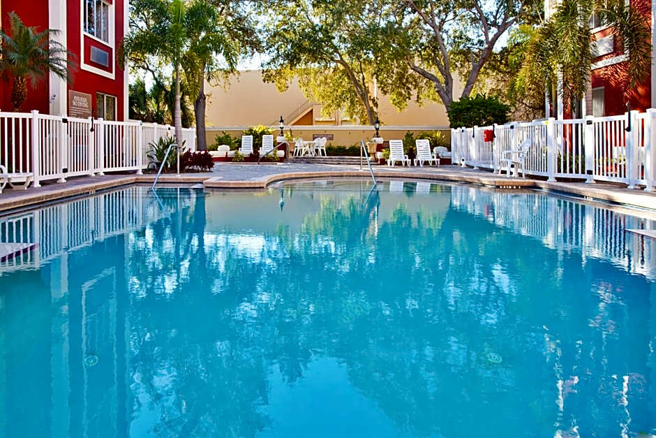 Holiday Inn Express Hotel & Suites Bradenton West