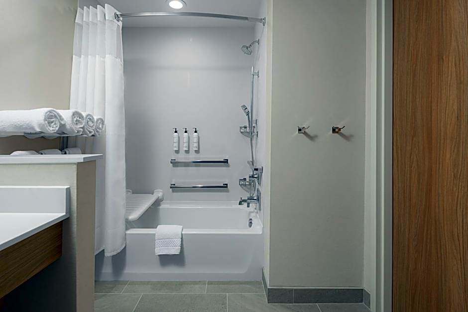 Fairfield Inn & Suites Cincinnati Oakley