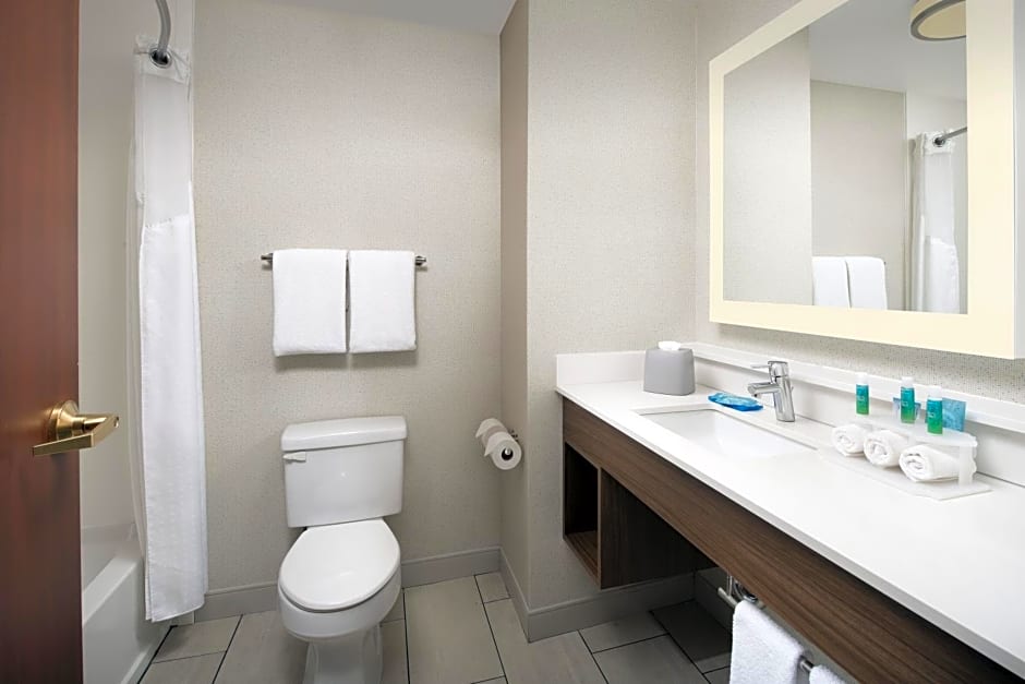Holiday Inn Express Knoxville-Strawberry Plains, an IHG Hotel