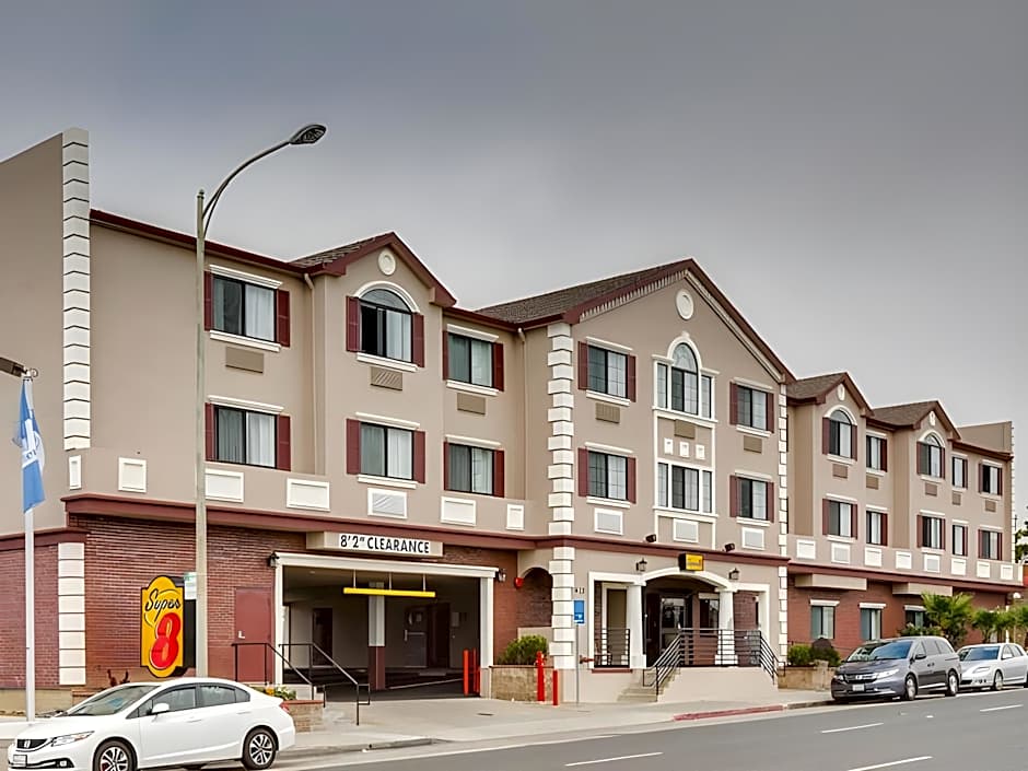Hotel Skye San Francisco Airport SFO FREE SHUTTLE!