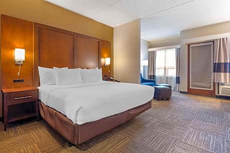 King Suite - Mobility Accessible/Non-Smoking