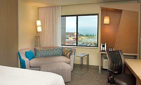 King Room with Adapted Tub - Mobility Accessible