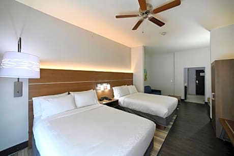 Queen Suite with Two Queen Beds and Bath/Shower Combination