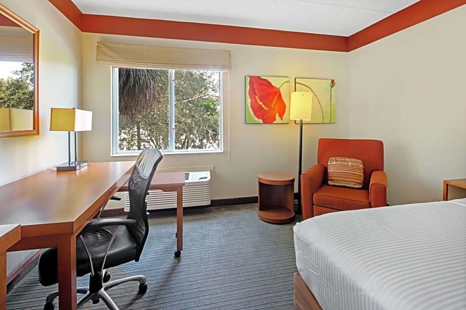 La Quinta Inn & Suites by Wyndham Miami Cutler Bay
