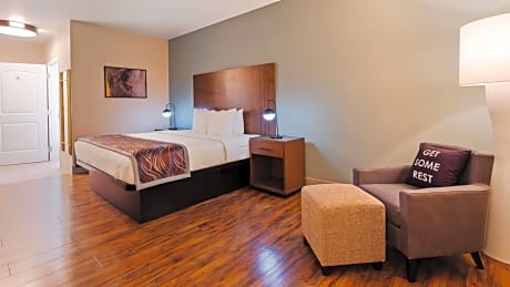 King Room with Bath Tub - Mobility Accessible