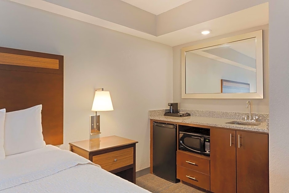Hampton Inn By Hilton & Suites Fort Myers Beach/Sanibel Gateway