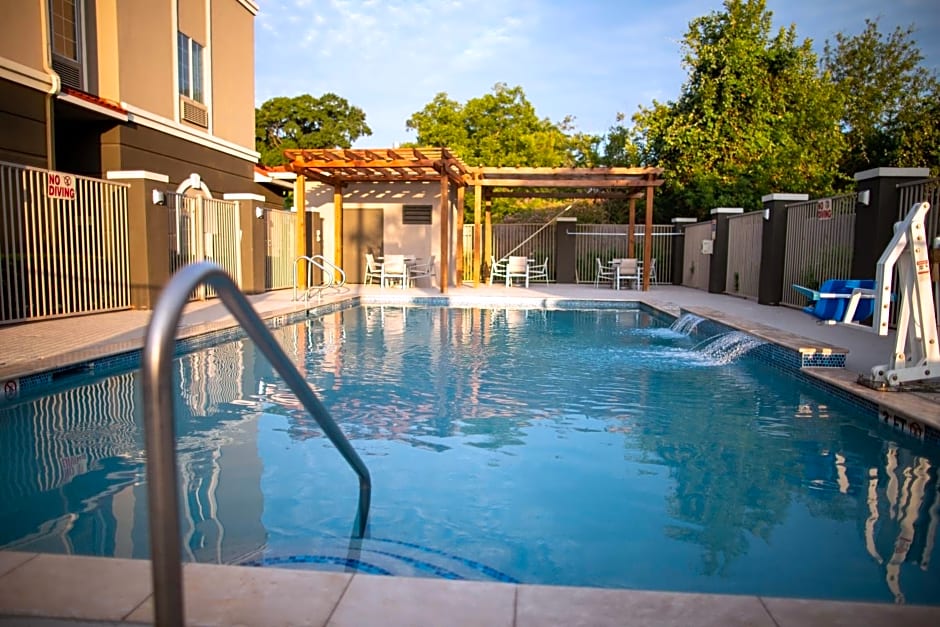 La Quinta Inn & Suites by Wyndham Houston - Normandy