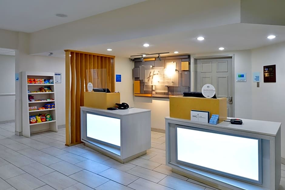Holiday Inn Express Hotel & Suites Farmington